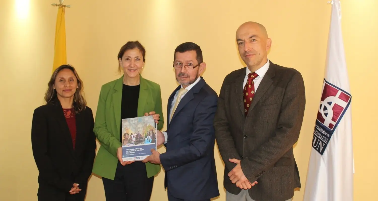 Ingrid Betancourt propone revolución educativa en diálogo con rectores de ASCUN