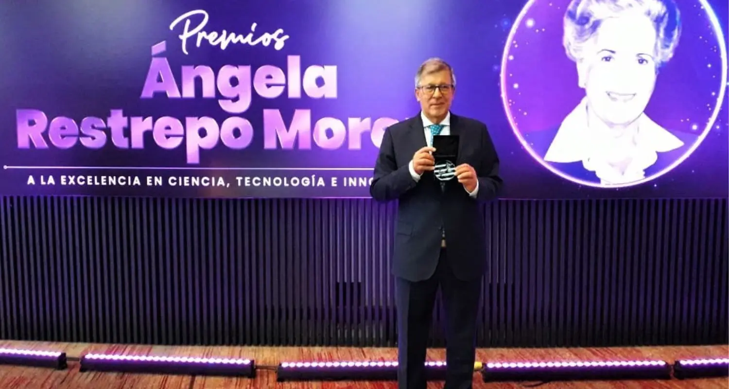 Docente de Unibagué recibe premio a la excelencia científica