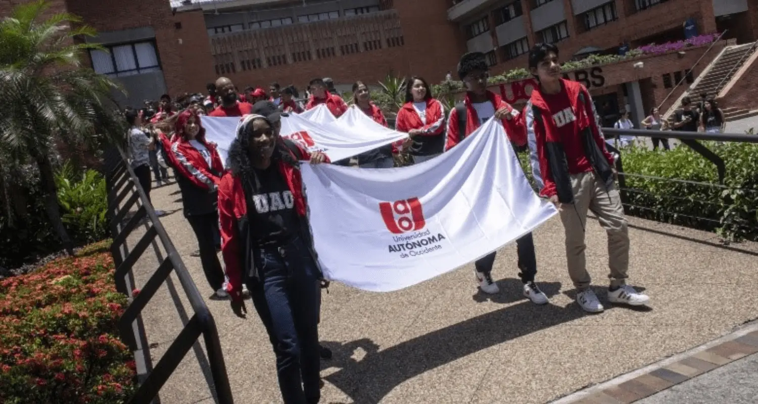 Entrega de implementación deportiva en la Universidad Autónoma de Occidente y Javeriana Cali