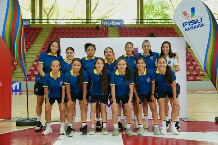 Emocionante arranque de baloncesto en los III FISU 15