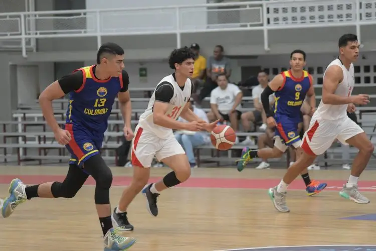 Emocionante arranque de baloncesto en los III FISU 4