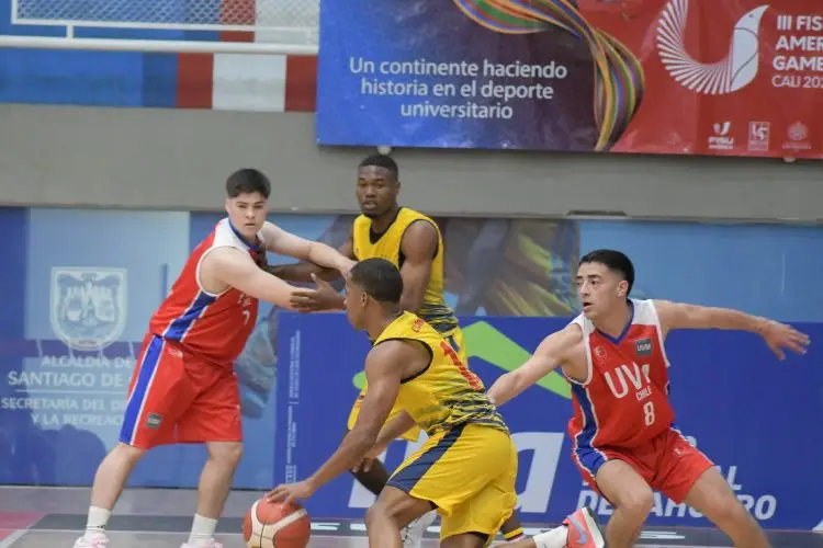Emocionante arranque de baloncesto en los III FISU 8
