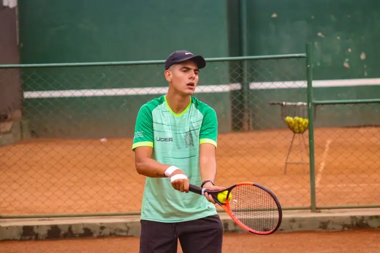 Intenso inicio de tenis de campo y emotiva clausura de karate 2