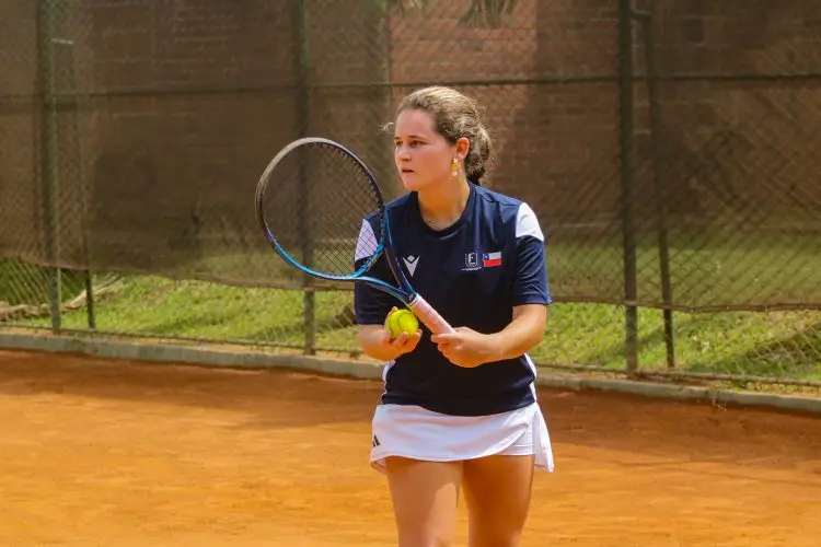 Intenso inicio de tenis de campo y emotiva clausura de karate 5