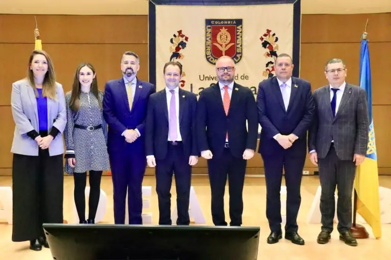 Volodimir Zelenskyy hizo llamado a la libertad y la paz desde la Universidad de La Sabana
